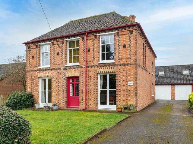 6 bedroom detached house for sale