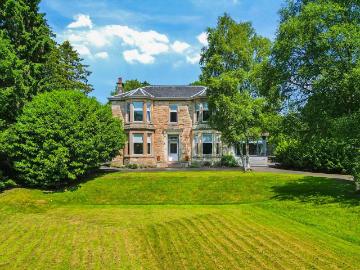 6 bedroom detached house for sale