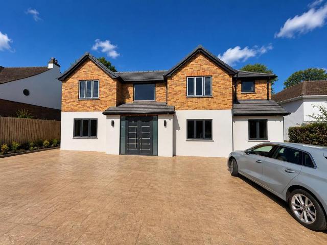 6 bedroom detached house for sale
