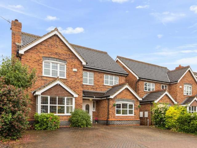 6 bedroom detached house for sale