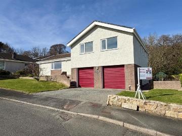 6 bedroom detached house for sale