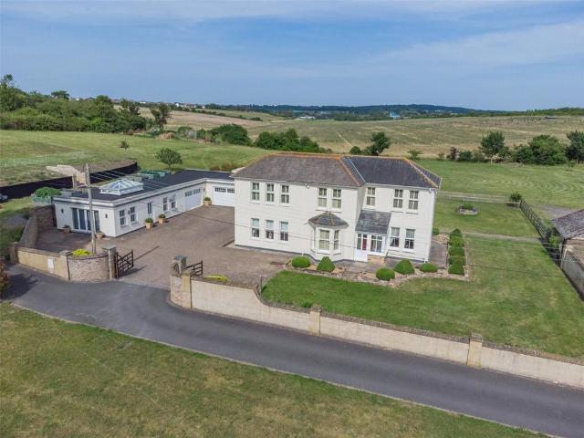 6 bedroom detached house for sale