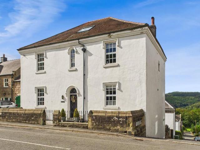 6 bedroom detached house for sale