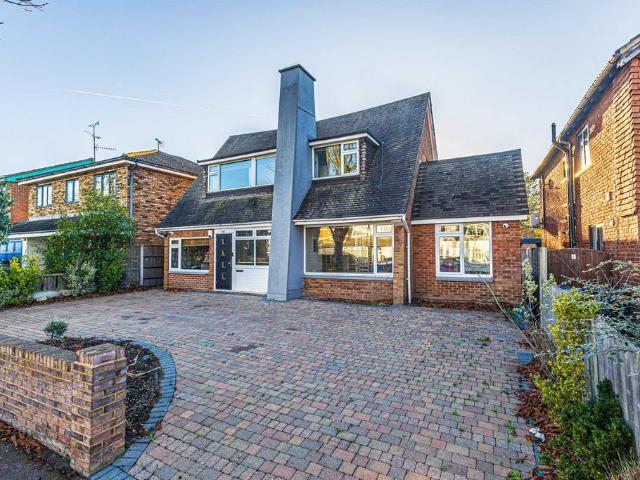 6 bedroom detached house for sale