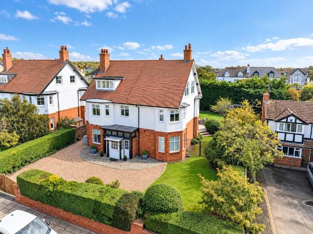 6 bedroom detached house for sale