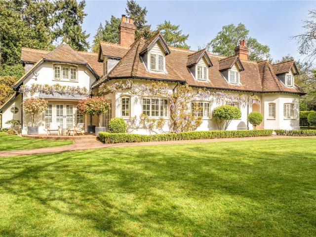 6 bedroom detached house for sale
