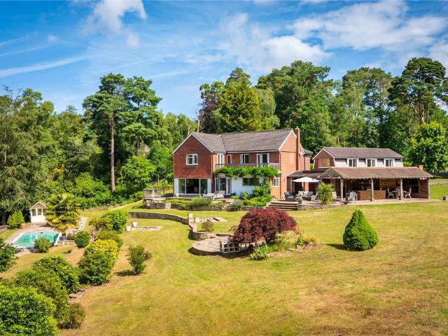 6 bedroom detached house for sale