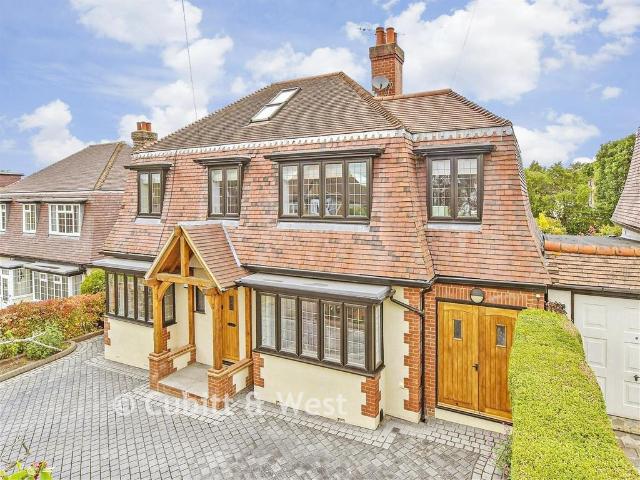 6 bedroom detached house for sale