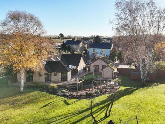 6 bedroom detached house for sale