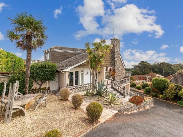 6 bedroom detached house for sale