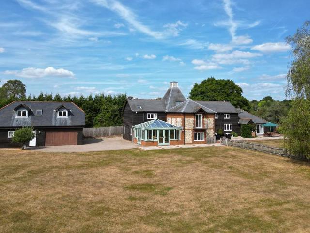 6 bedroom detached house for sale