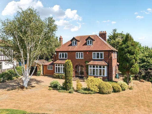 6 bedroom detached house for sale