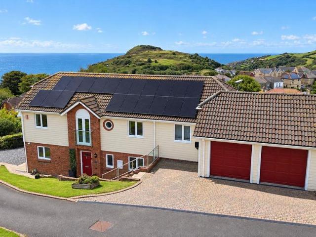 6 bedroom detached house for sale