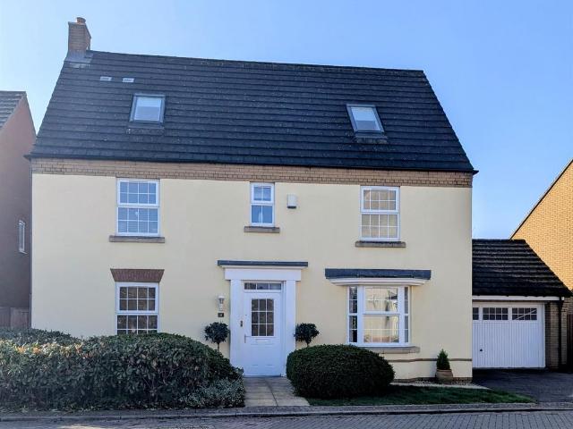 6 bedroom detached house for sale