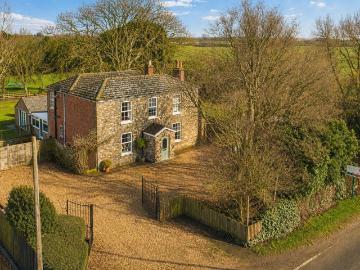 6 bedroom detached house for sale