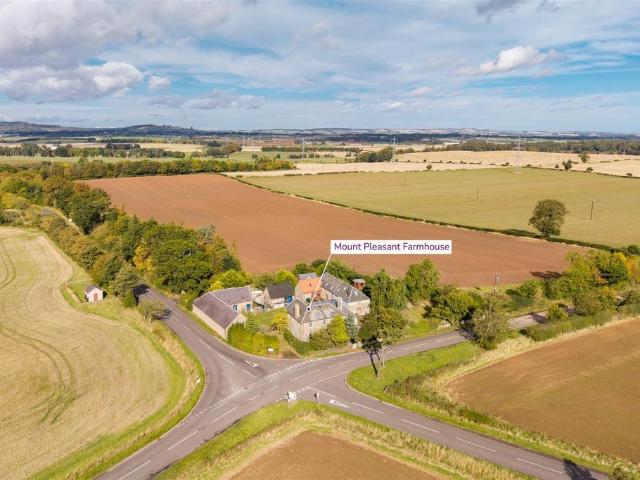 6 bedroom detached house for sale