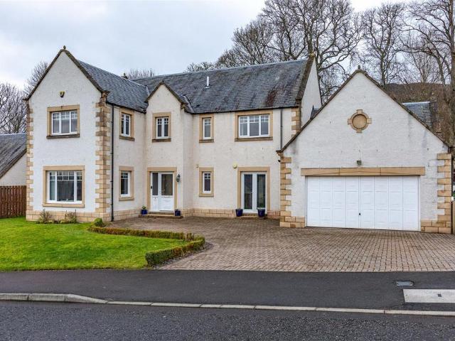 6 bedroom detached house for sale