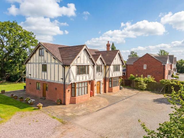 6 bedroom detached house for sale