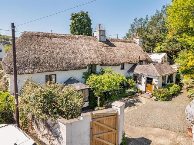6 bedroom detached house for sale