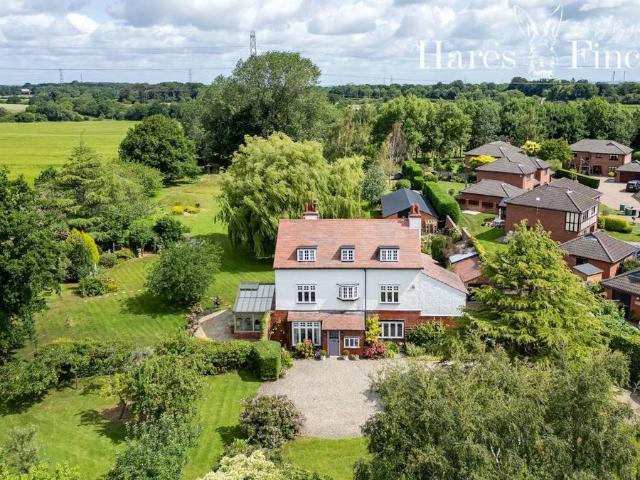 6 bedroom detached house for sale