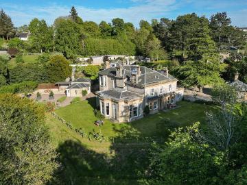 6 bedroom detached house for sale