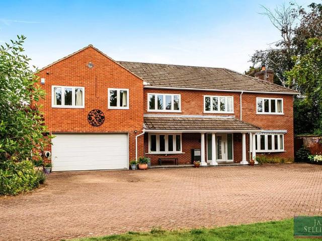 6 bedroom detached house for sale