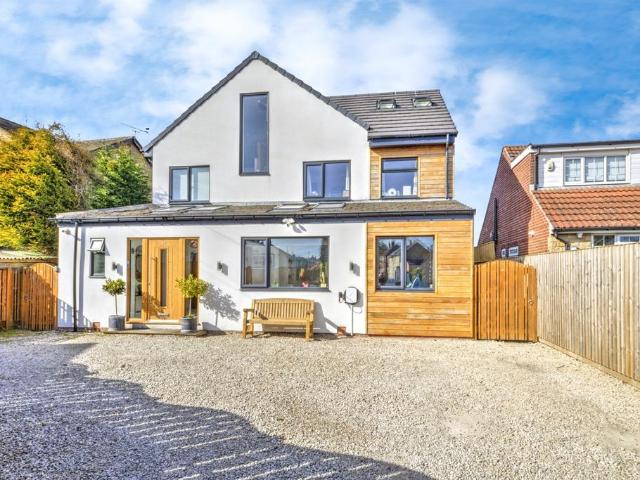 6 bedroom detached house for sale