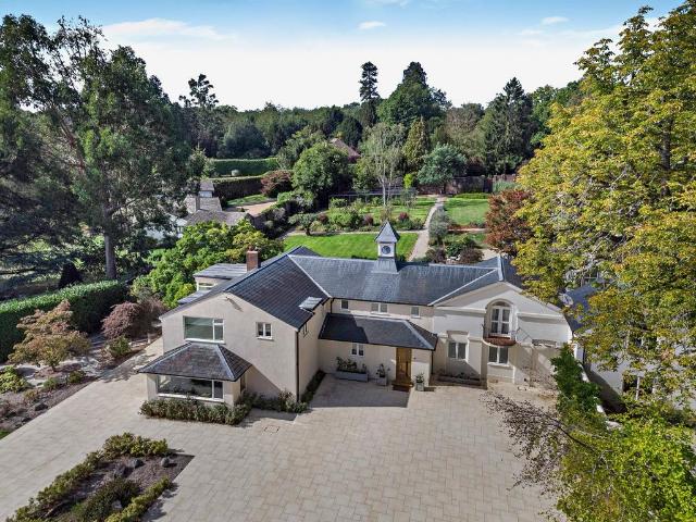 6 bedroom detached house for sale