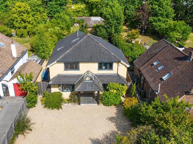6 bedroom detached house for sale