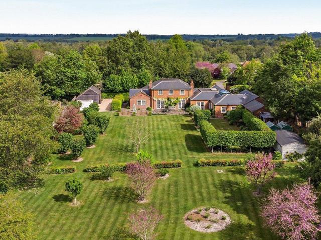 6 bedroom detached house for sale