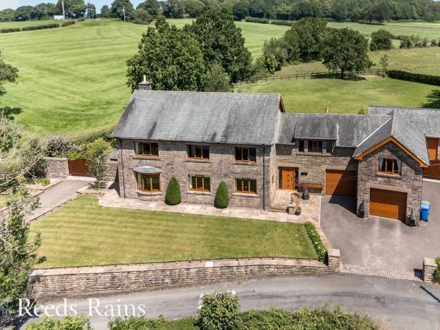 6 bedroom detached house for sale