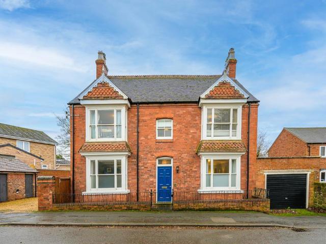 6 bedroom detached house for sale