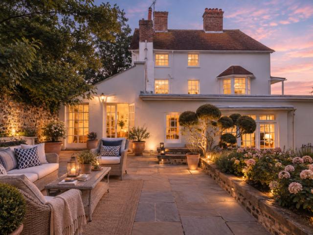 6 bedroom detached house for sale