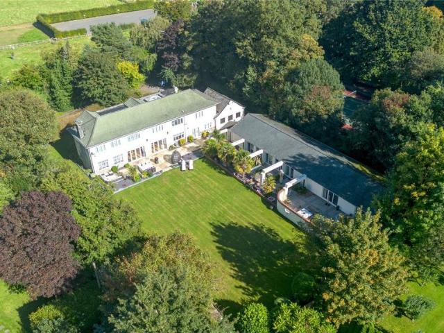 6 bedroom detached house for sale