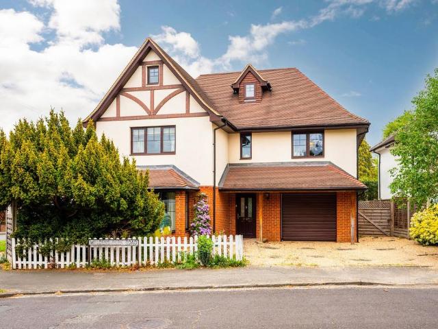 6 bedroom detached house for sale