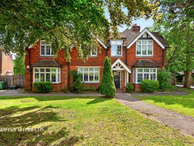 6 bedroom detached house for sale