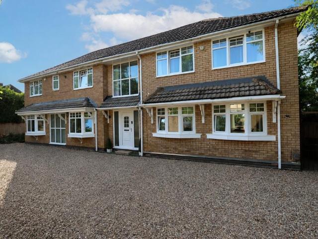 6 bedroom detached house for sale