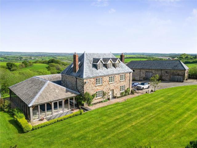 6 bedroom detached house for sale