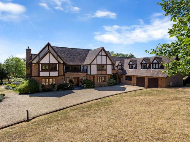 6 bedroom detached house for sale
