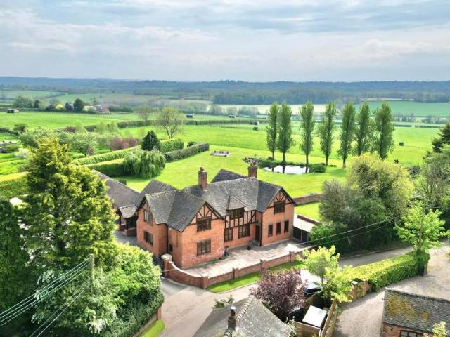 6 bedroom detached house for sale
