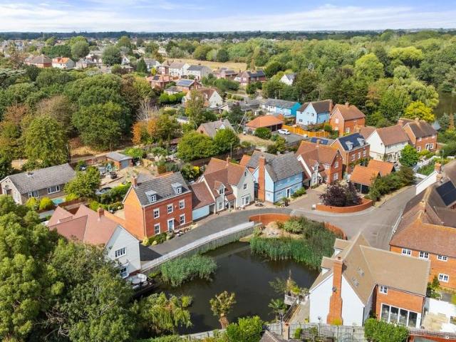 6 bedroom detached house for sale
