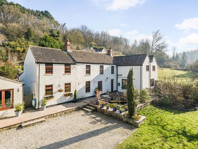 6 bedroom detached house for sale