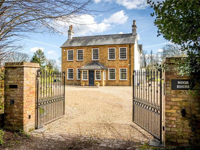 6 bedroom detached house for sale
