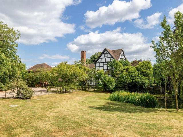 6 bedroom detached house for sale