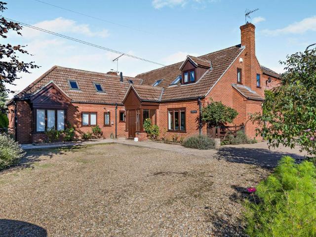 6 bedroom detached house for sale