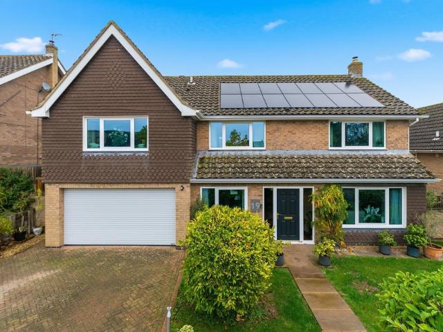 6 bedroom detached house for sale