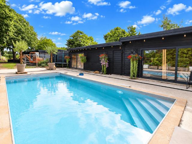 6 bedroom detached house for sale