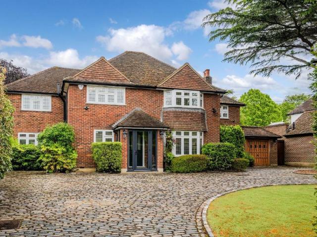 6 bedroom detached house for sale