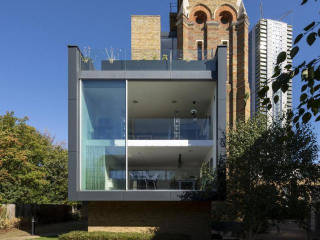 6 bedroom detached house for sale