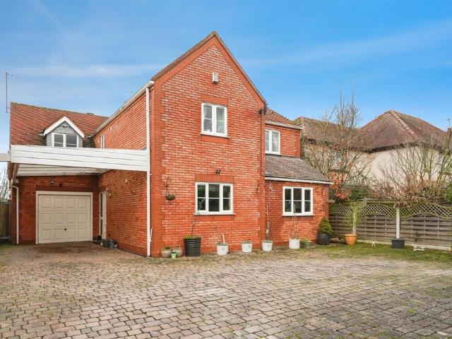 6 bedroom detached house for sale